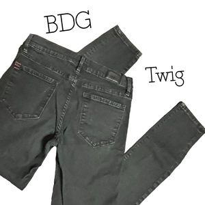 BDG Twig Mid Rise Black Skinny Women’s Jeans Pants size 27